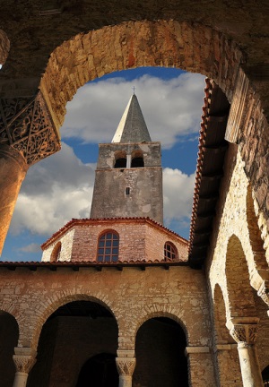 хорватская архитектура, Средневековье, Евфразиева базилика
